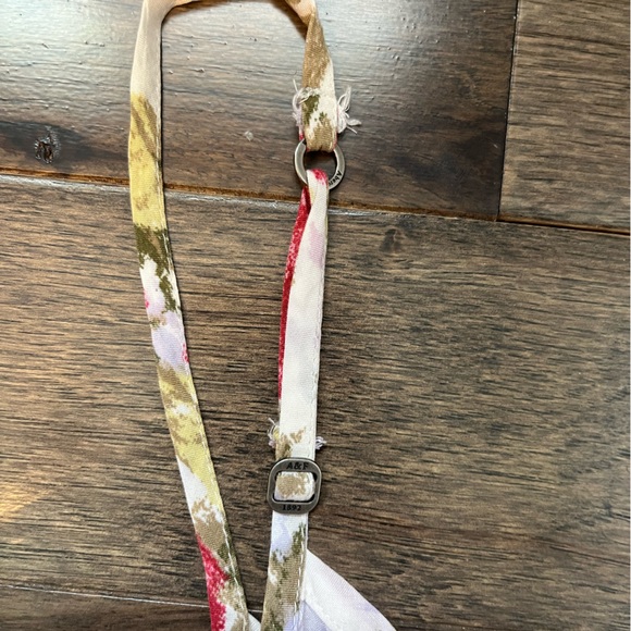 Abercrombie & Fitch flowery too - Picture 4 of 4